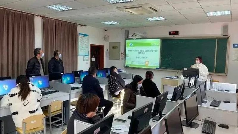 小标题：瑜伽教练培训，行业背景解读