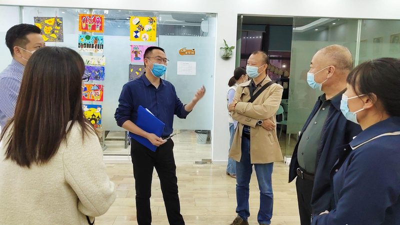 少儿编程课程：揭秘其背后的优与劣