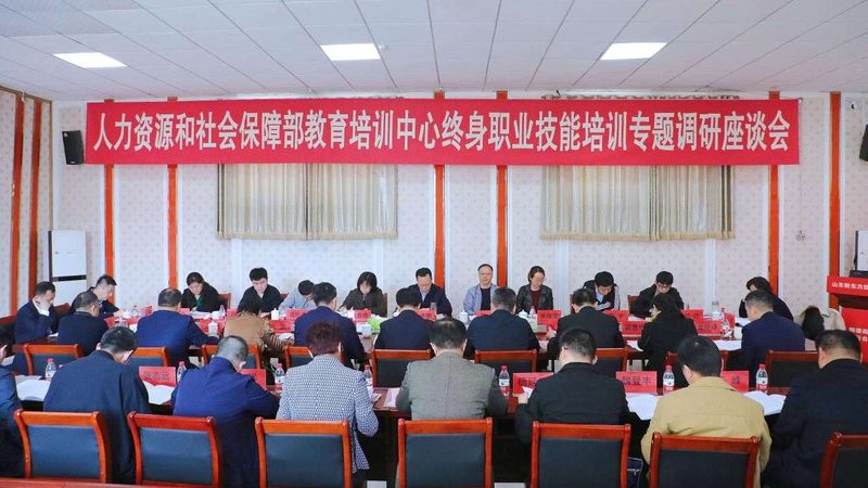 小标题：行业趋势分析
